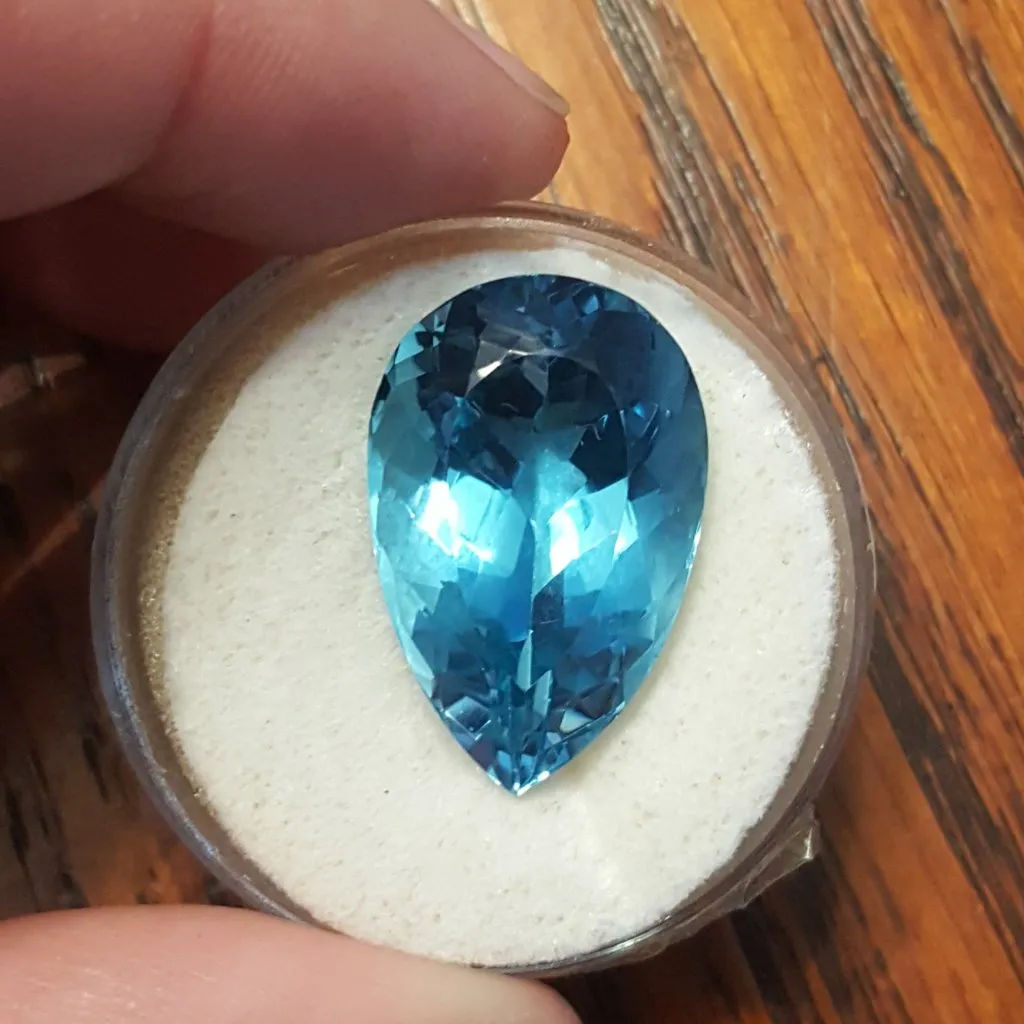 30.45ct LONDON BLUE TOPAZ