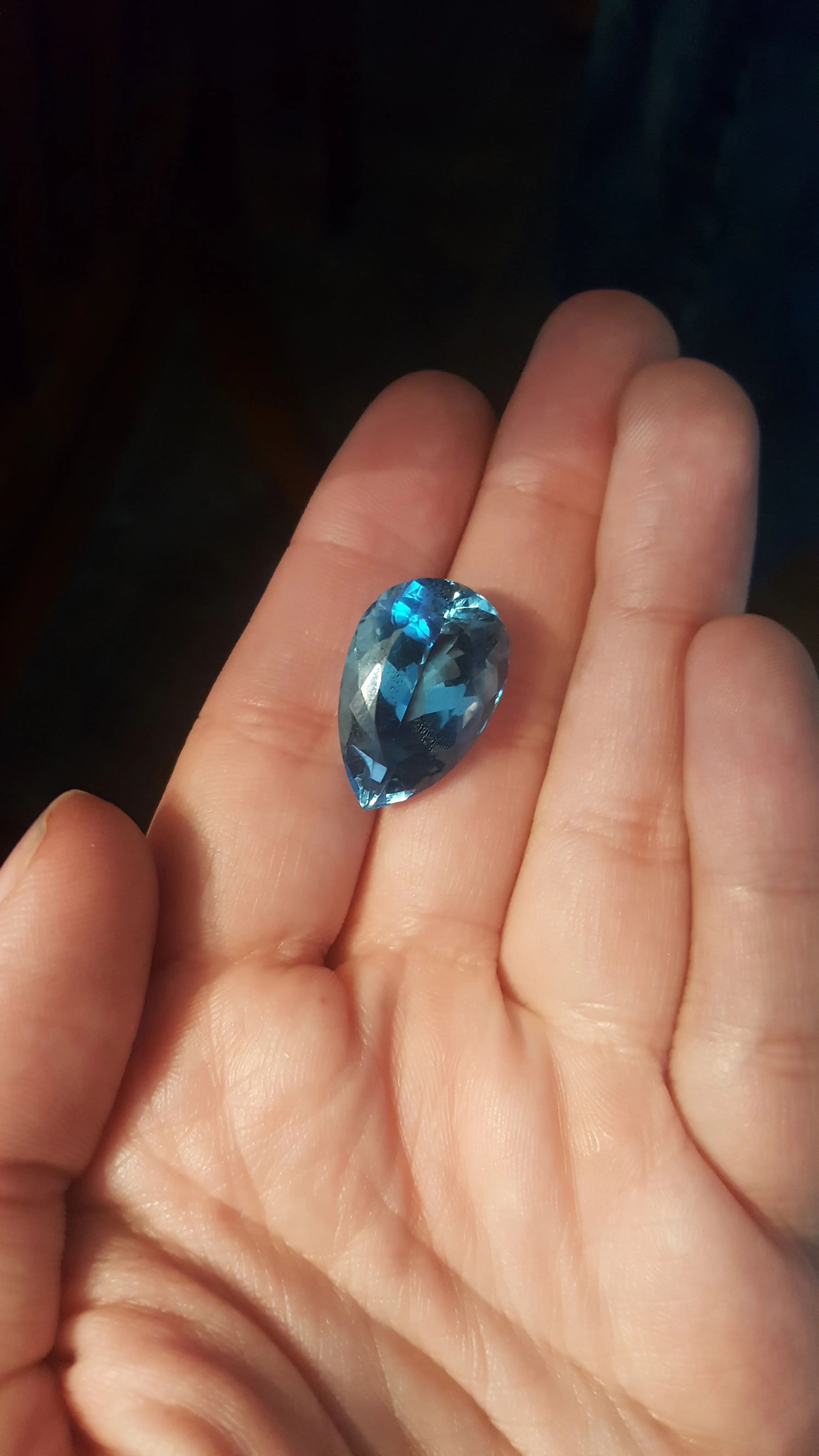 30.45ct LONDON BLUE TOPAZ