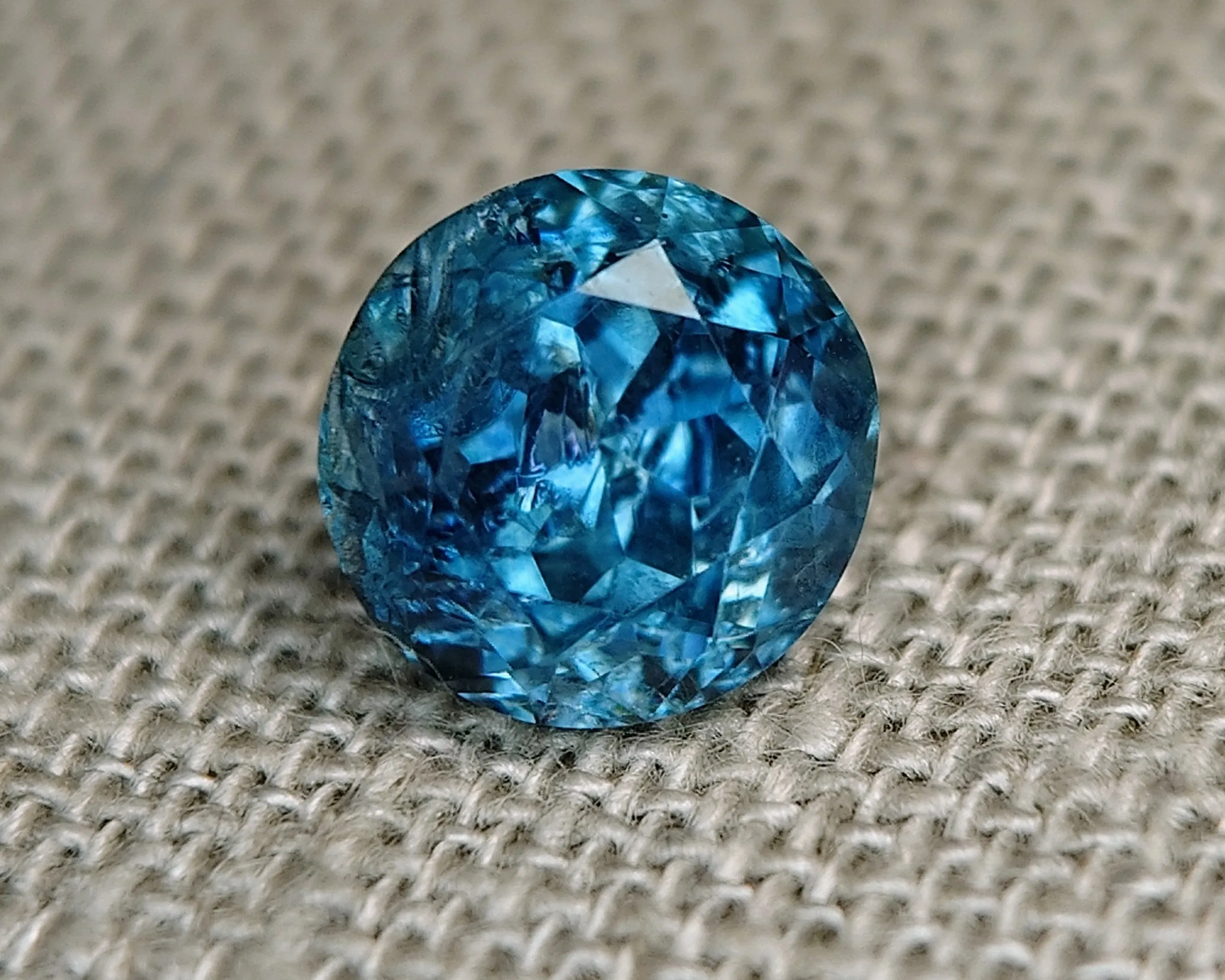 4.11ct INCREDIBLE BLUE MONTANA SAPPHIRE