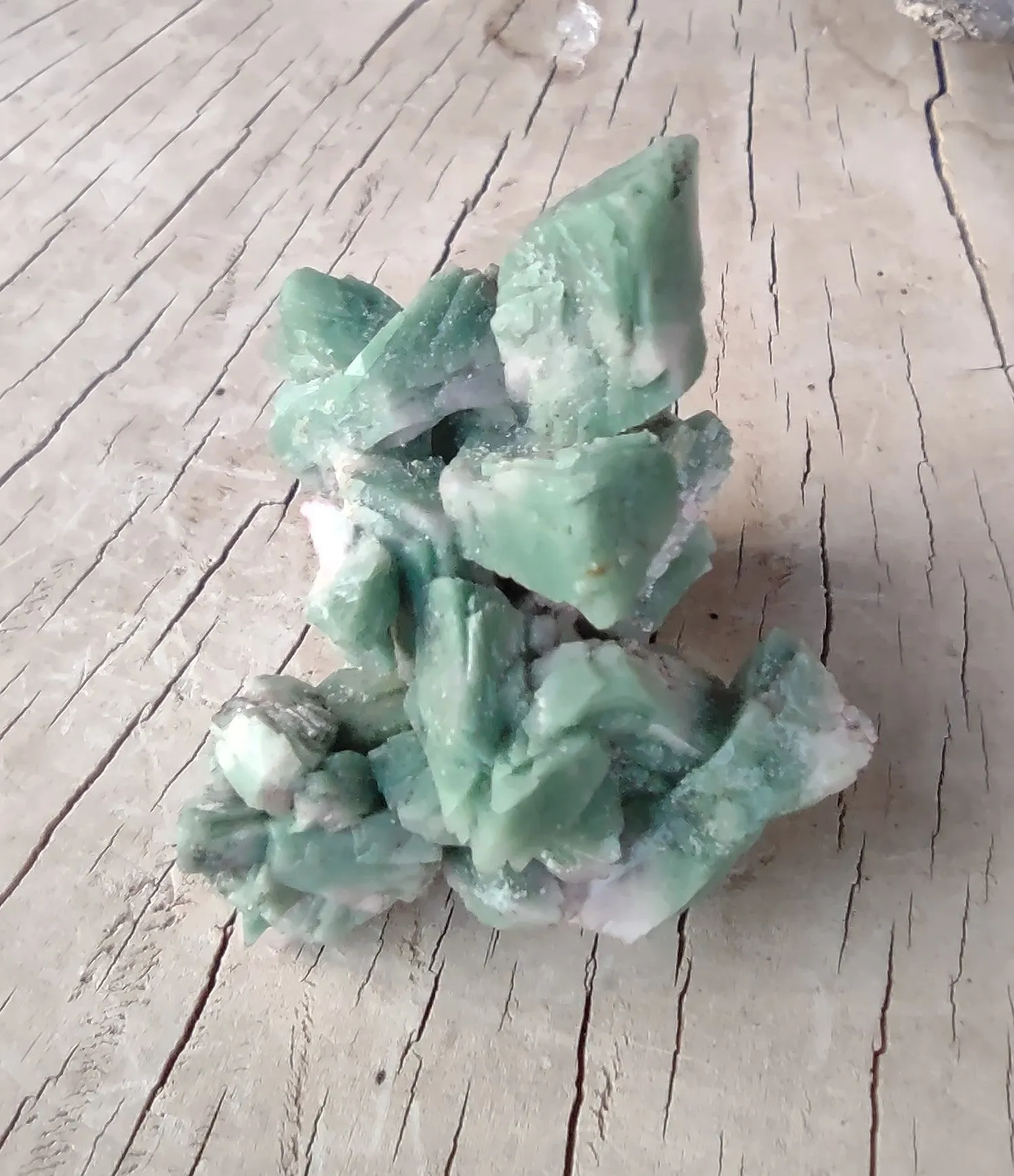 46.9 G RARE GREEN AND PINK HEULANDITE