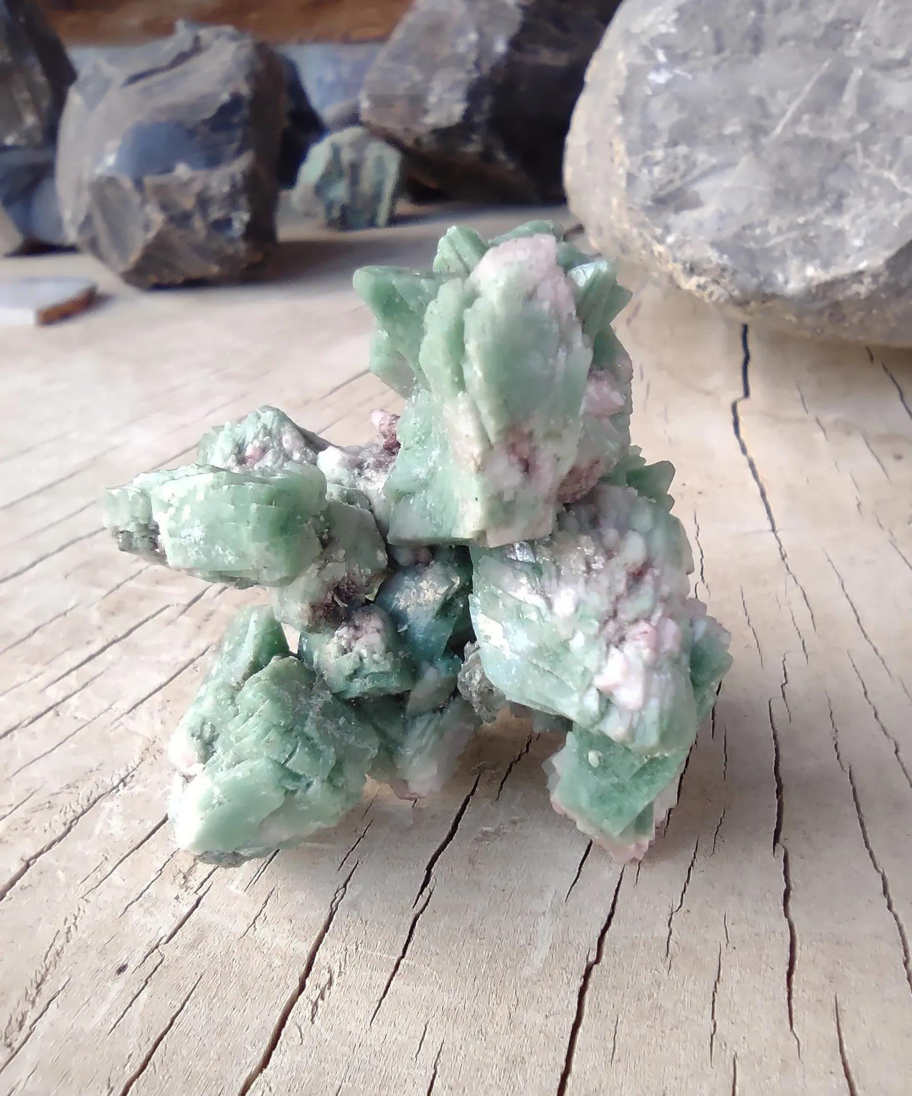 46.9 G RARE GREEN AND PINK HEULANDITE