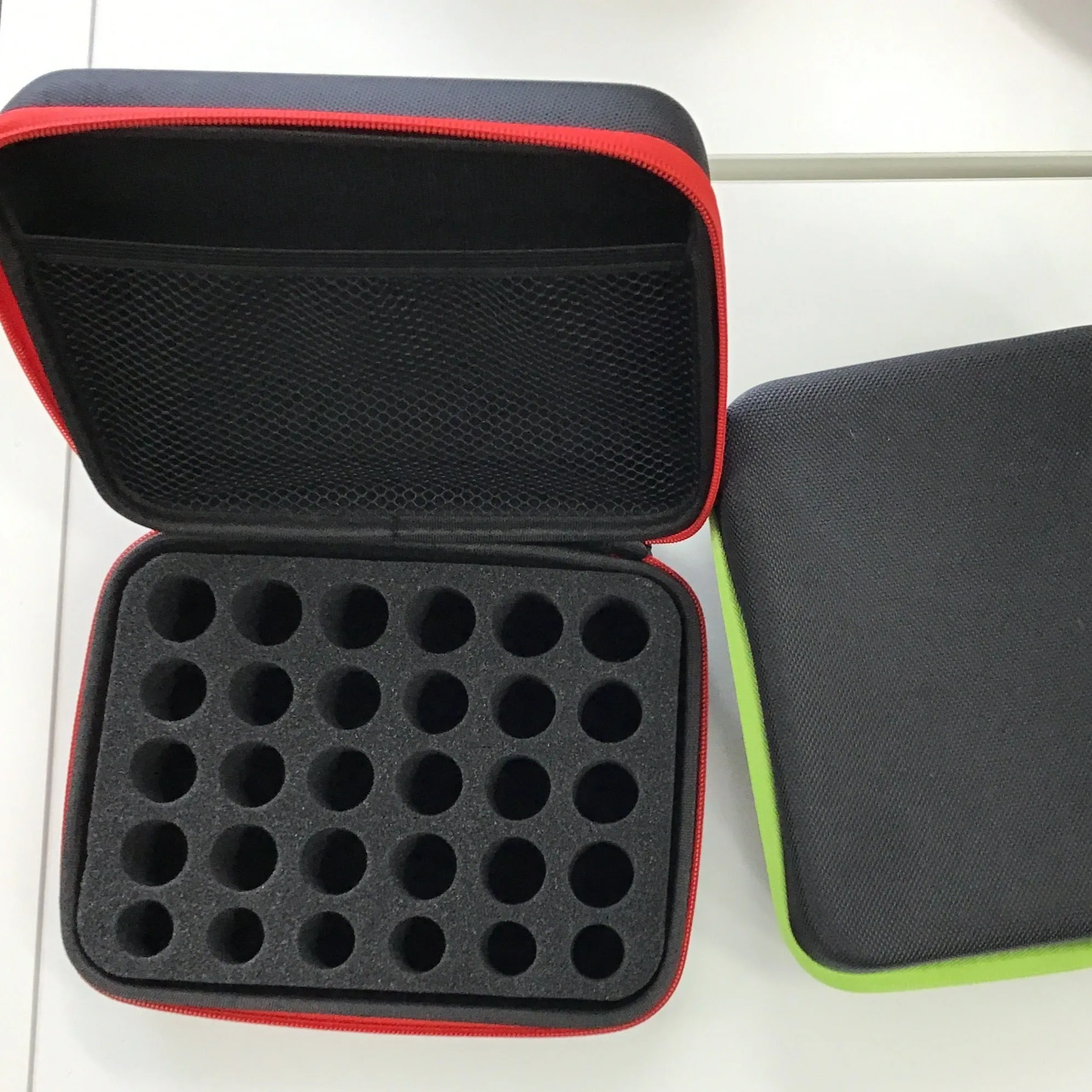 Case holds 30 hard black holds 25 x 15ml & 5 x 5ml