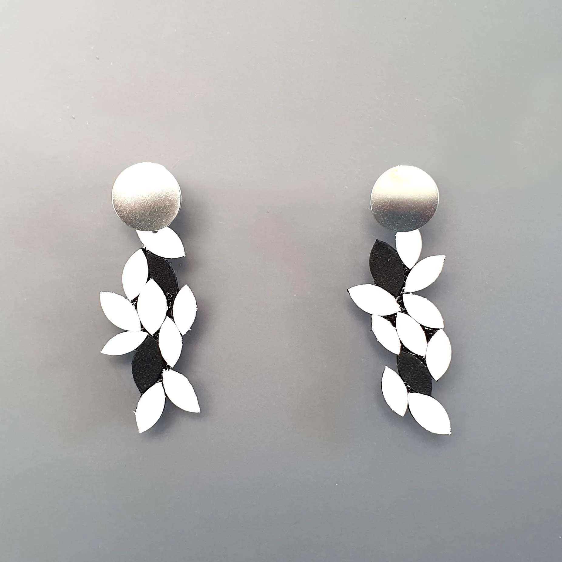 Leaf Black dangle leather earrings