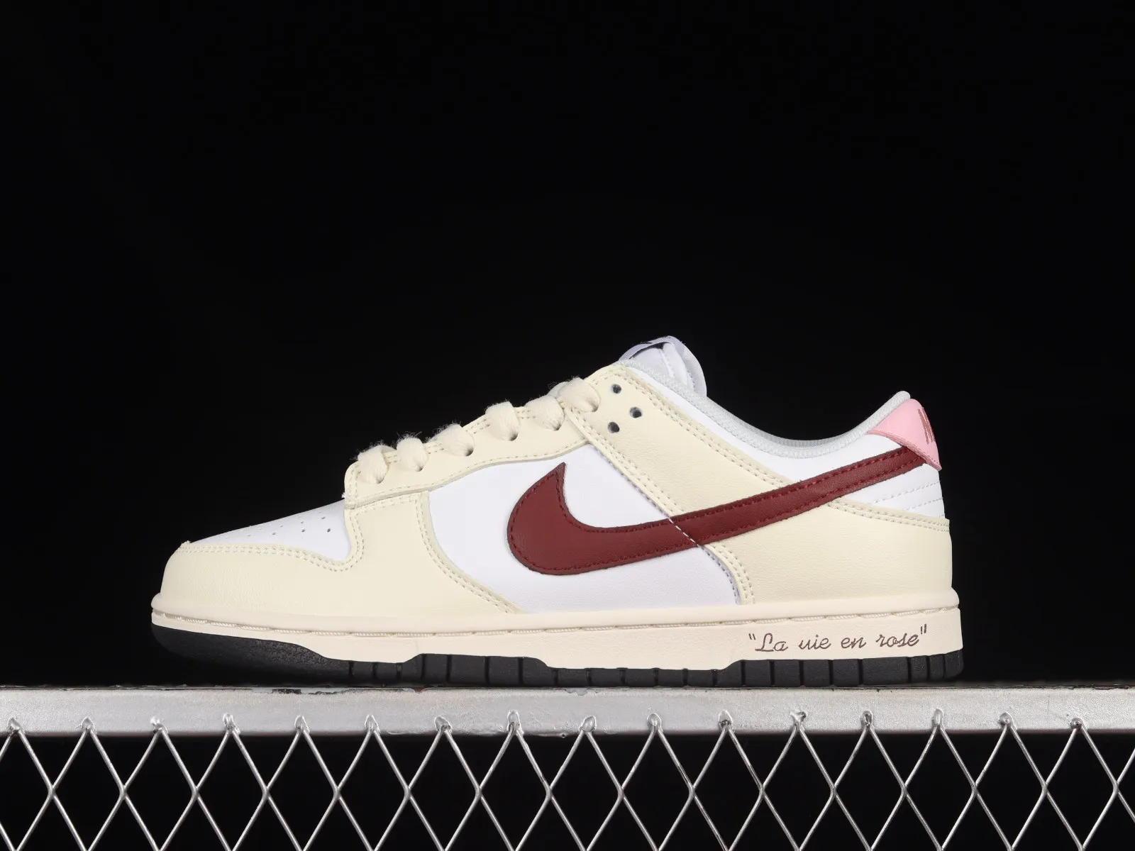 Nike SB Dunk Low SP Valentine's Day Cream White Red Pink DD1503-117