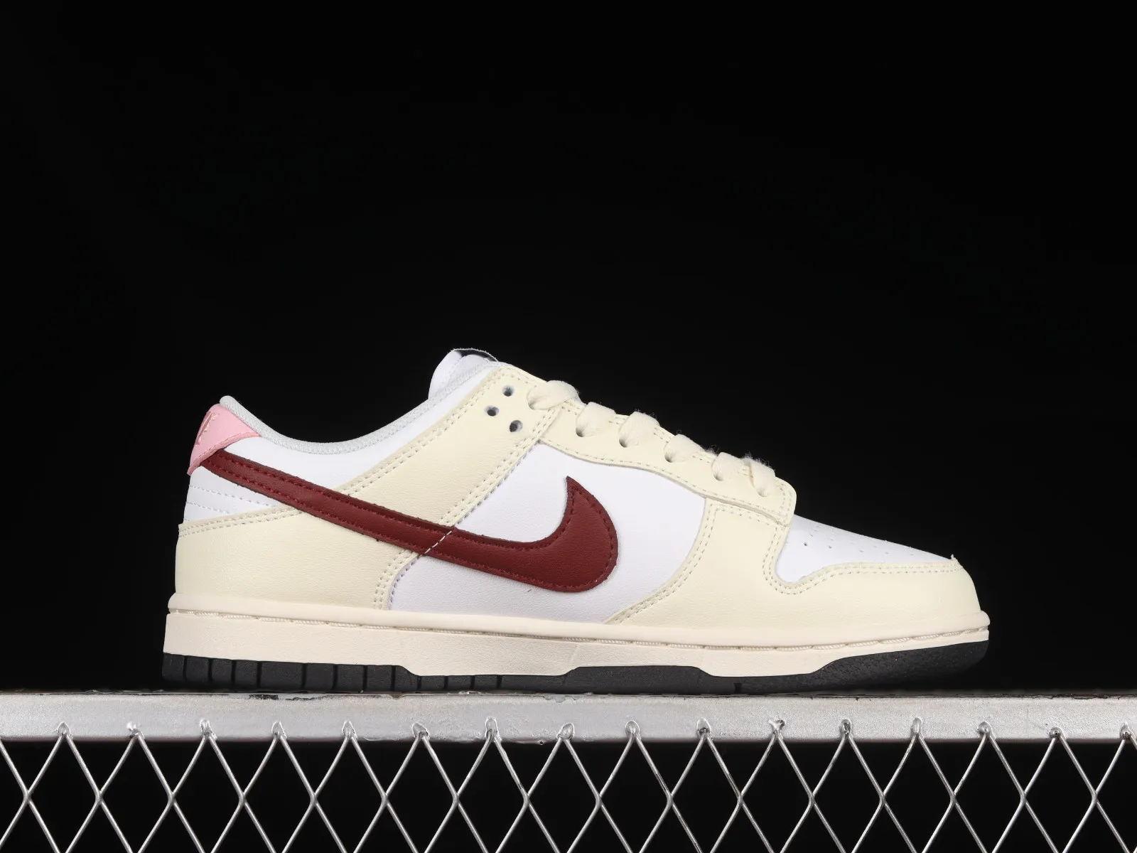 Nike SB Dunk Low SP Valentine's Day Cream White Red Pink DD1503-117