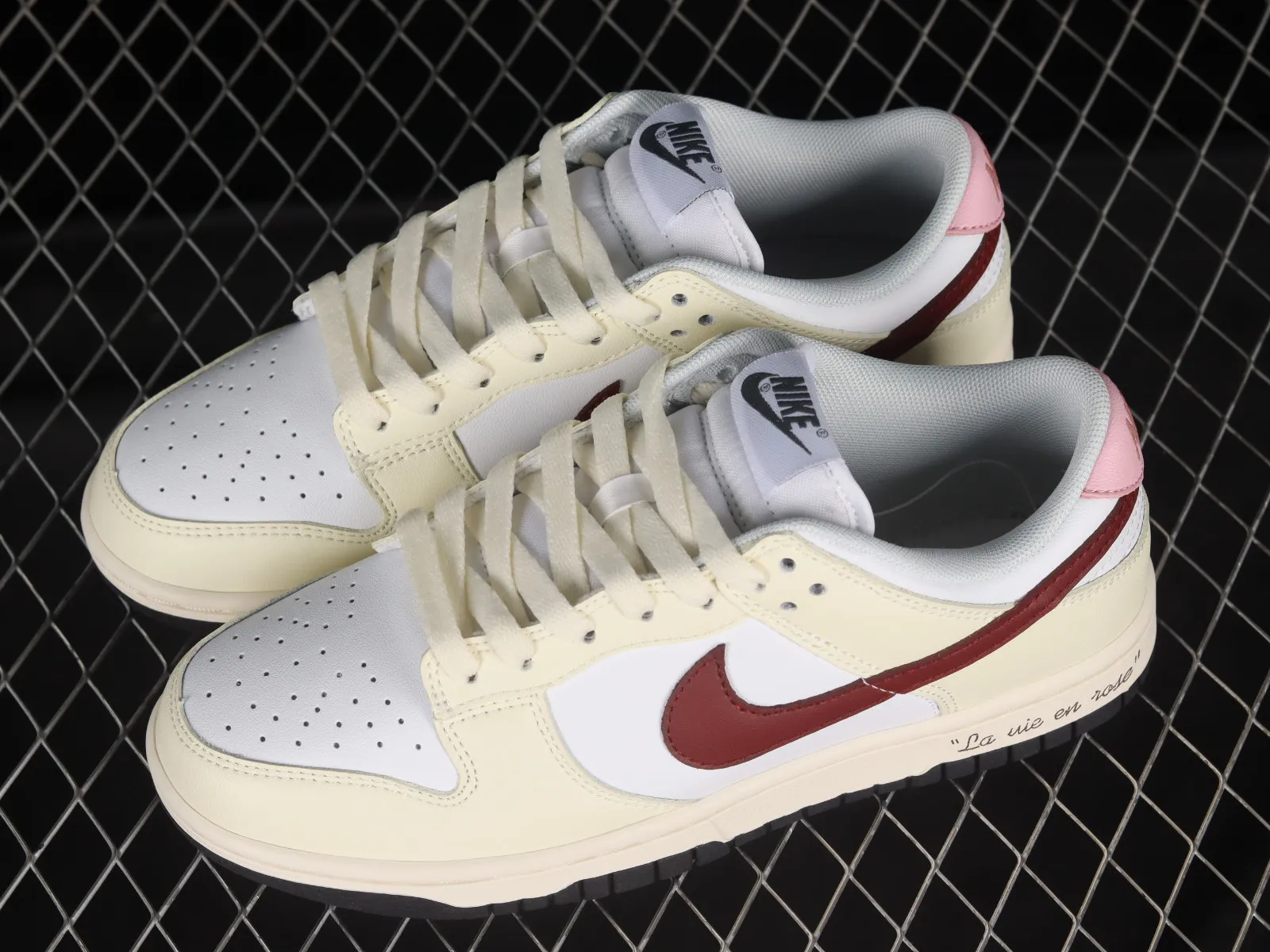 Nike SB Dunk Low SP Valentine's Day Cream White Red Pink DD1503-117