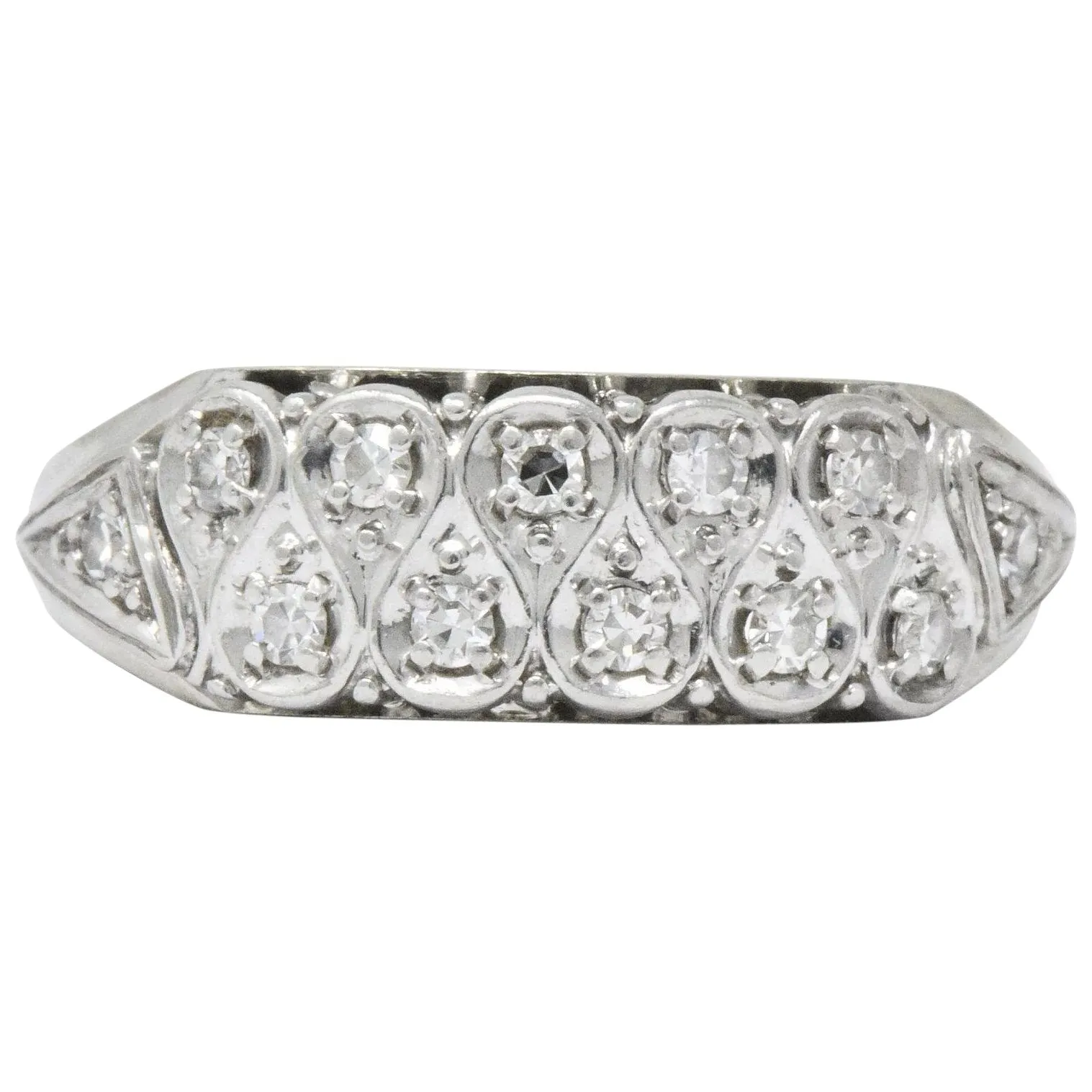 Retro 0.20 CTW Diamond 18 Karat White Gold Band Ring